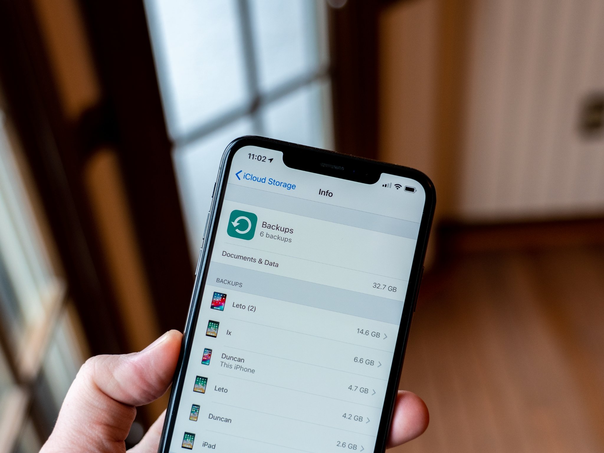  آیا نگران از دست رفتن اطلاعات مهم خود در آیفون هستید؟ با آموزش کامل بکاپ گرفتن از آیفون در این مطلب، یاد می‌گیرید چطور از عکس‌ها، مخاطبین، پیام‌ها، تنظیمات و سایر اطلاعات گوشی خود نسخه پشتیبان تهیه کنید بدون نیاز به کابل یا حتی کامپیوتر.