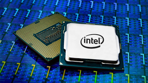 شرکت intel یک CPU، که جدیدترین پردازنده اینتل با 50 هسته نیز نام گرفته چندی پیش در یک کنفرانس معتبر به نمایش در آمده و تمام نگاه ها را به خود خیره کرده است. این CPU قدرت محاسباتی بسیار بالایی را داراست. لازم به ذکر است این پردازنده کوچک پر قدرت خود به تنهایی قادر به استفاده به عنوان پردازنده اصلی در کامپیوتر نیست اما می توان از این قطعه 50 هسته ای به عنوان پردازنده کمکی برای انجام امور محاسباتی استفاده نمود.